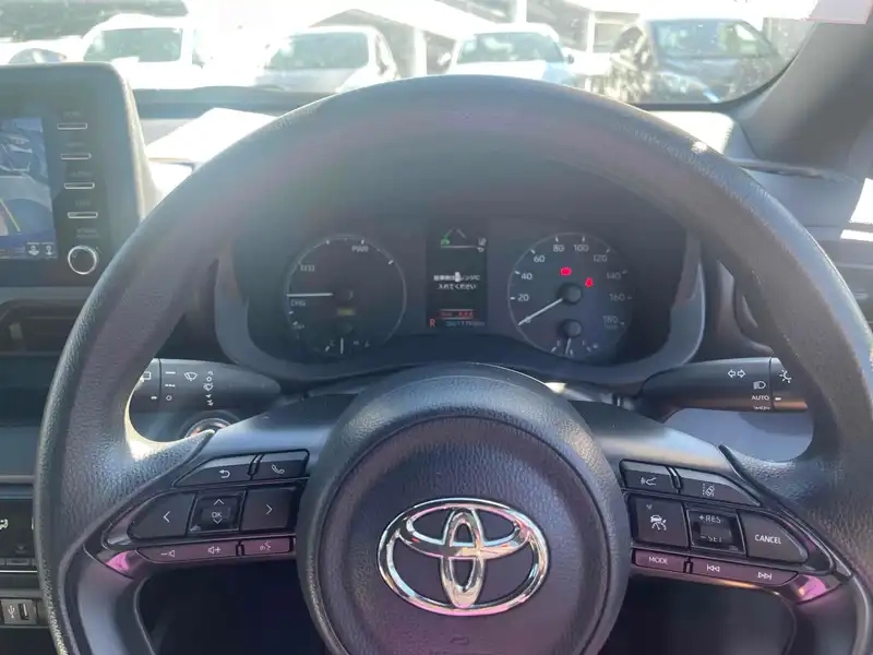 TOYOTA YARIS HYBRID X Thumbnail 12
