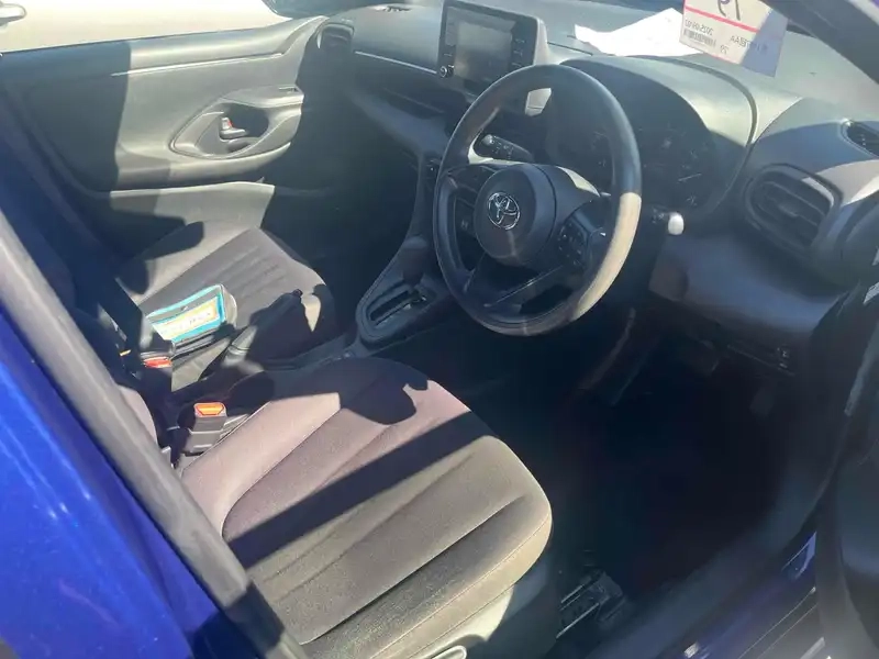 TOYOTA YARIS HYBRID X Thumbnail 16