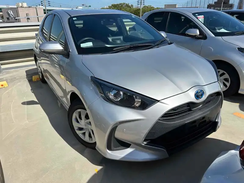 TOYOTA YARIS HYBRID X Thumbnail 9