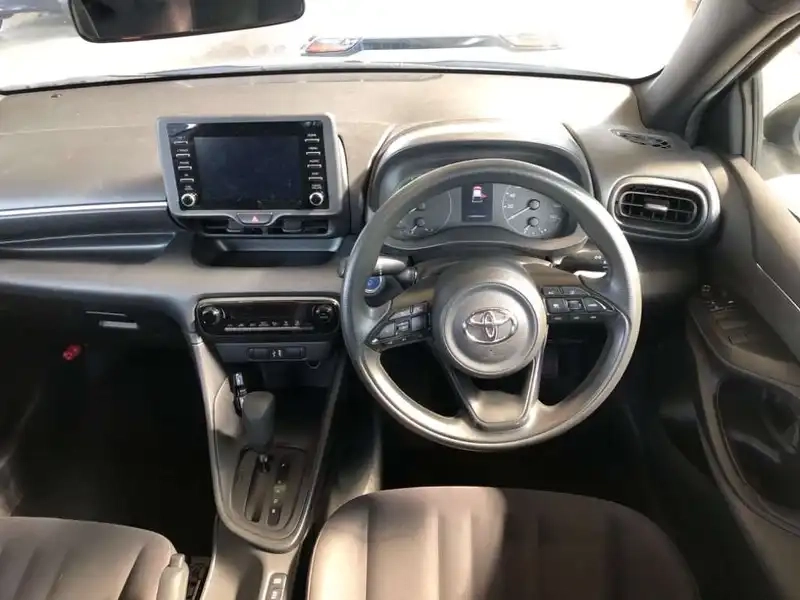 TOYOTA YARIS HYBRID X Thumbnail 6