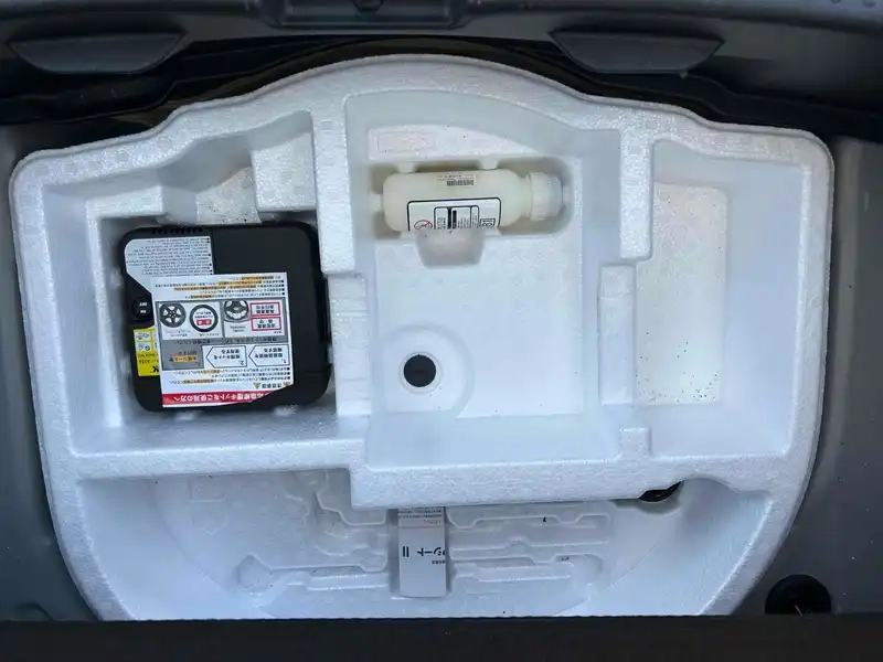 TOYOTA YARIS HYBRID X Thumbnail 27