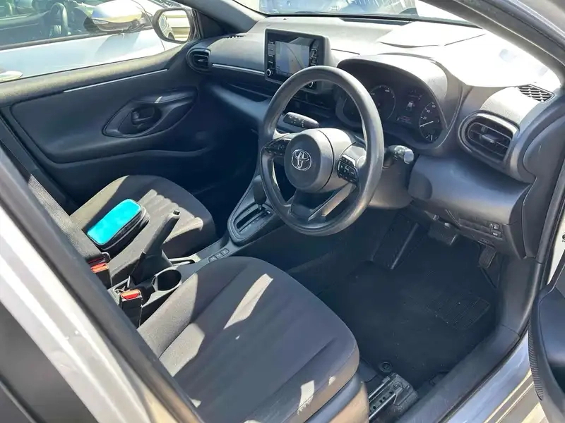 TOYOTA YARIS HYBRID X Thumbnail 28