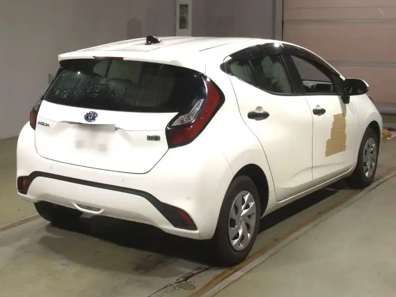 TOYOTA AQUA B Thumbnail 2