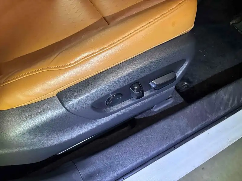 LEXUS UX UX250H VERSION C Thumbnail 7