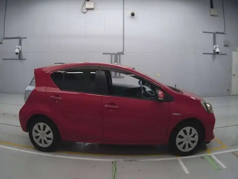 TOYOTA AQUA S Thumbnail 6