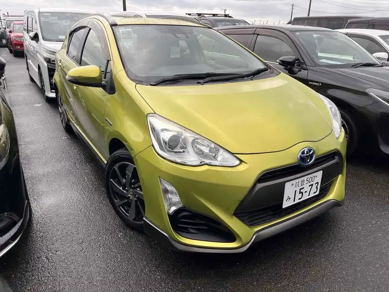 TOYOTA AQUA X-URBAN Thumbnail 1