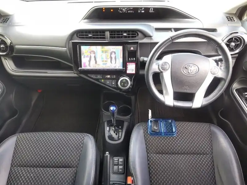 TOYOTA AQUA X-URBAN Thumbnail 5