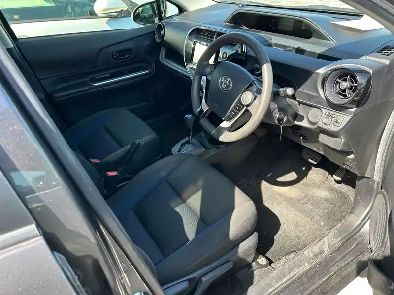 TOYOTA AQUA S Thumbnail 6