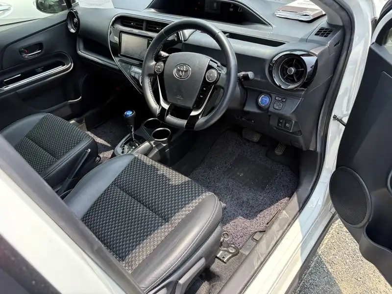 TOYOTA AQUA CROSSOVER Thumbnail 4
