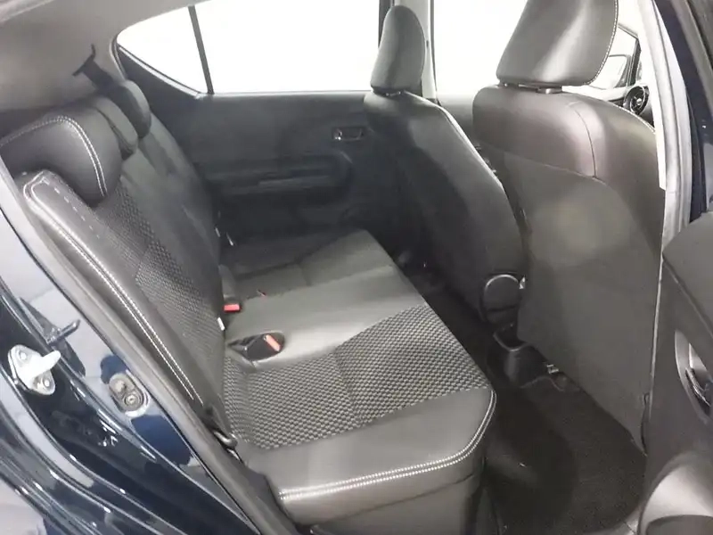 TOYOTA AQUA CROSSOVER Thumbnail 9