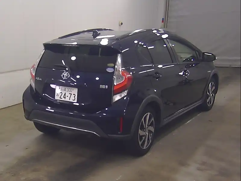 TOYOTA AQUA CROSSOVER Thumbnail 4