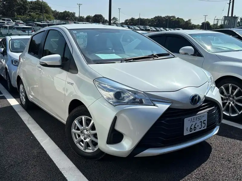 TOYOTA VITZ HYBRID F Thumbnail 1