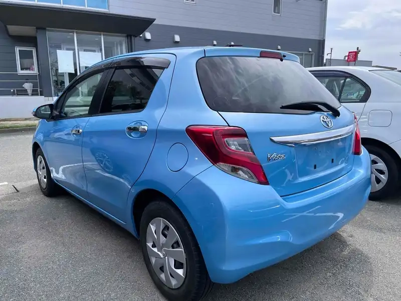 TOYOTA VITZ 1.3F LED EDITION Thumbnail 2
