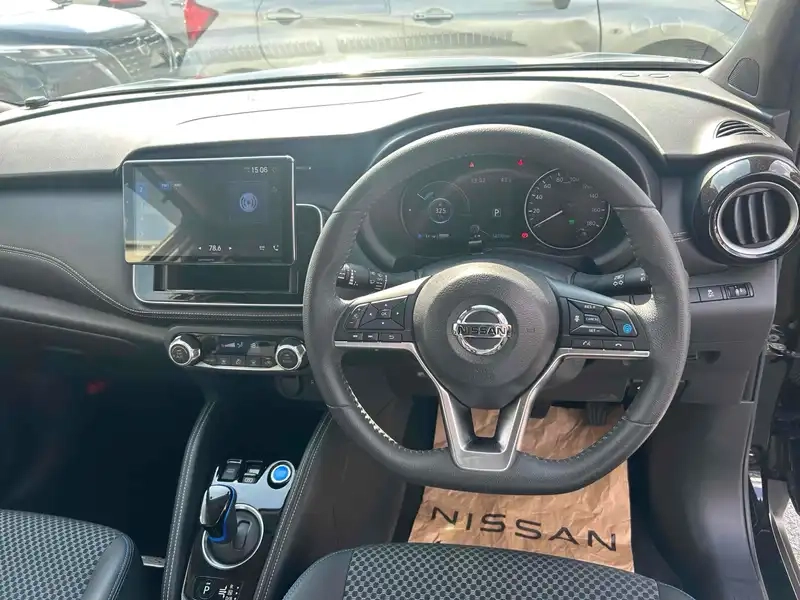 NISSAN KICKS X Thumbnail 3
