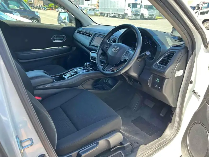 HONDA VEZEL HYBRID X Thumbnail 3