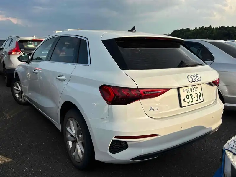 AUDI A3 SPORTBACK 30TFSI Thumbnail 2
