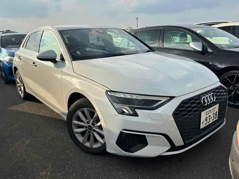AUDI A3 SPORTBACK 30TFSI Thumbnail 1