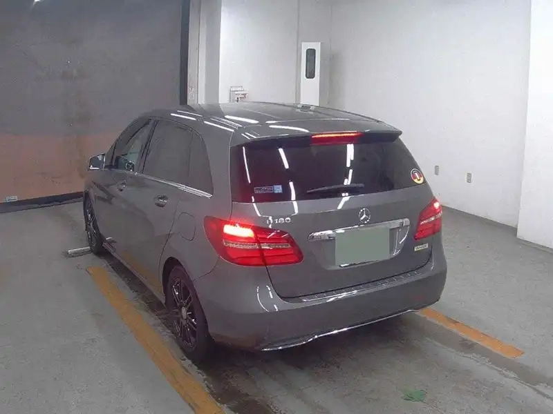 MERCEDES BENZ B-CLASS B180 RADAR SAFETY PKG Thumbnail 2