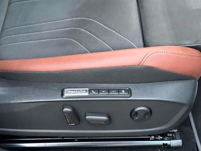 VOLKSWAGEN ID.4 PRO LAUNCH EDITION Thumbnail 5