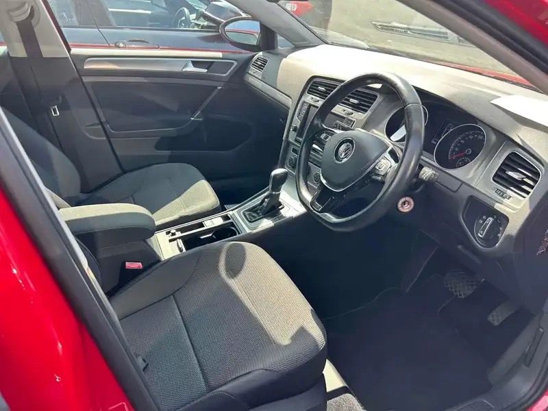 VOLKSWAGEN GOLF TSI COMFORT LINE BLUEMOTION TE Thumbnail 6