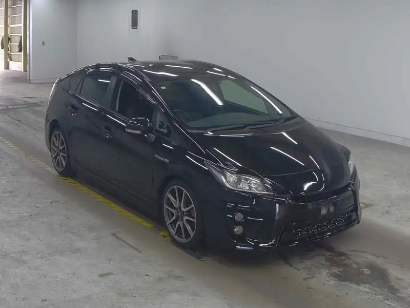 TOYOTA PRIUS 5D S TOURING SELECTION G'S Thumbnail 3