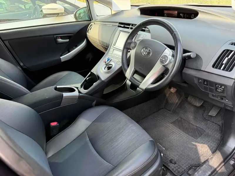 TOYOTA PRIUS G Thumbnail 10