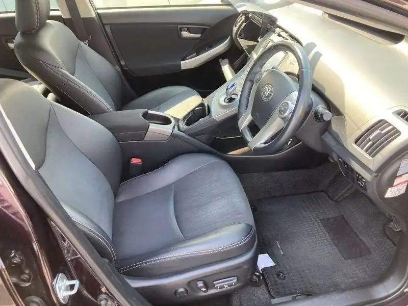 TOYOTA PRIUS G Thumbnail 5