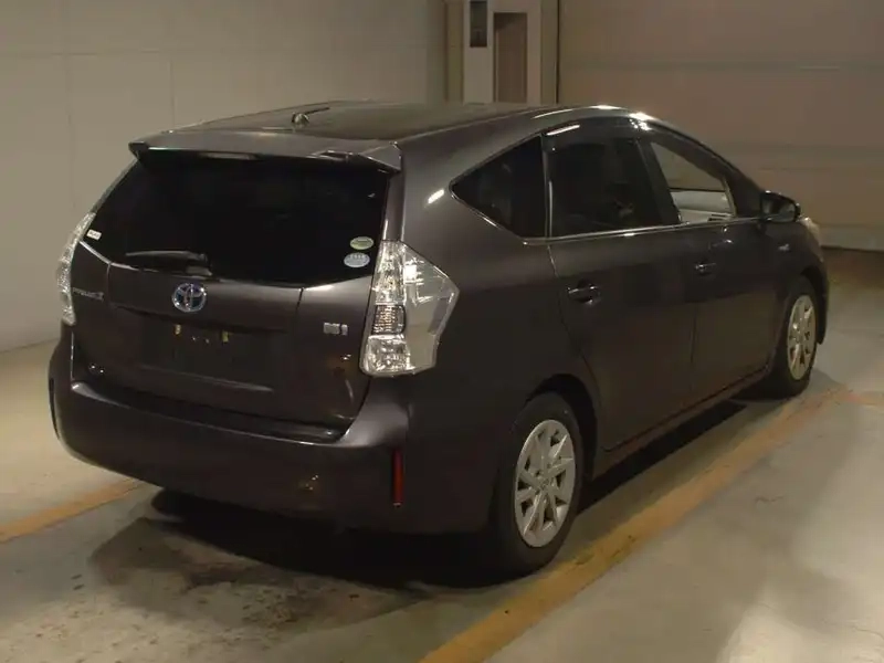 TOYOTA PRIUS ALPHA S Thumbnail 4