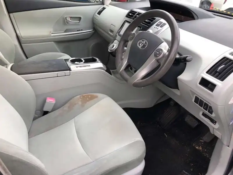 TOYOTA PRIUS ALPHA S Thumbnail 5