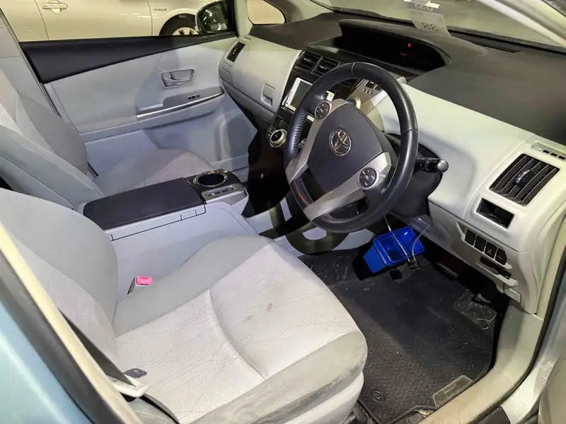 TOYOTA PRIUS ALPHA G CRUISE Thumbnail 8