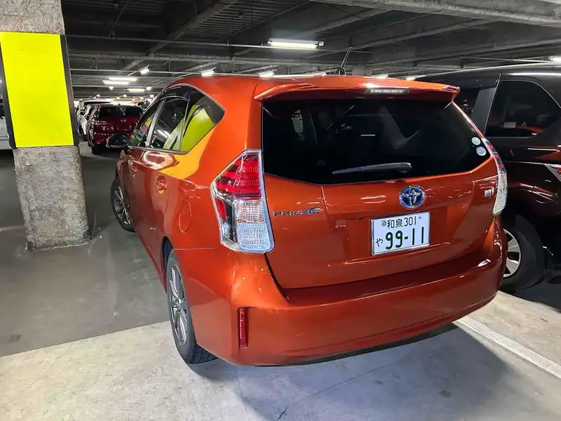 TOYOTA PRIUS ALPHA G Thumbnail 8