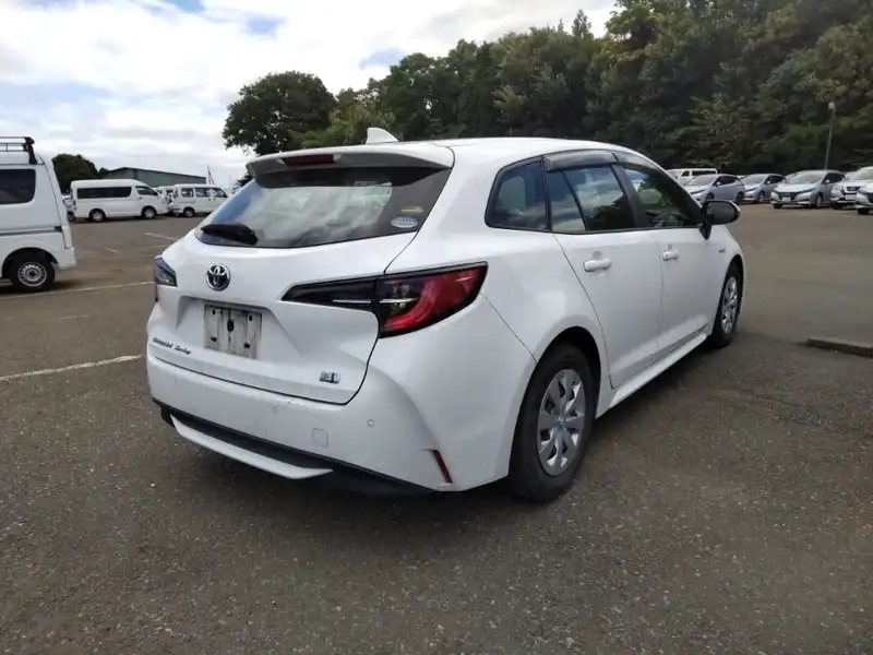 TOYOTA COROLLA TOURING HV Thumbnail 2
