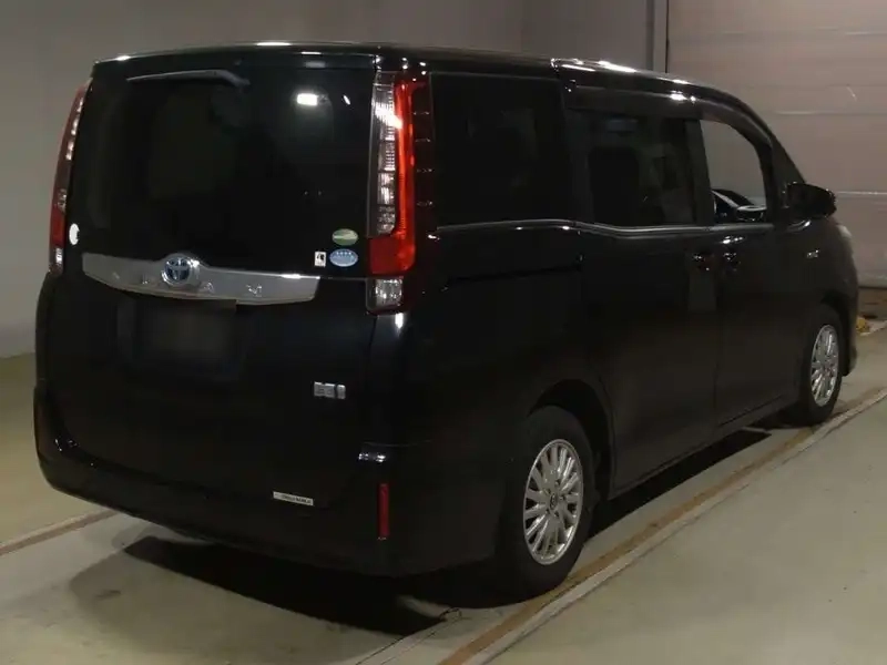 TOYOTA NOAH HYBRID G Thumbnail 2
