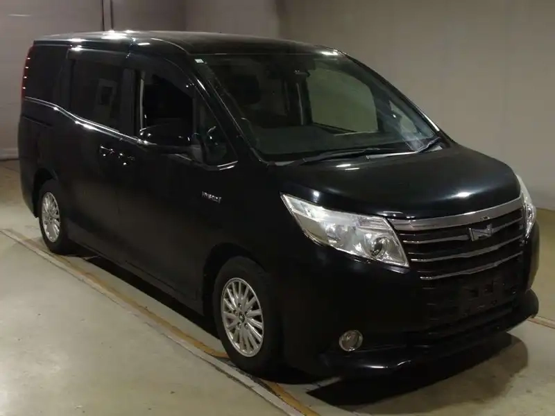 TOYOTA NOAH HYBRID G Thumbnail 4