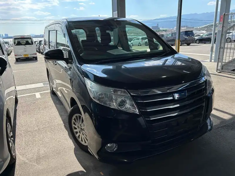 TOYOTA NOAH HYBRID G Thumbnail 9