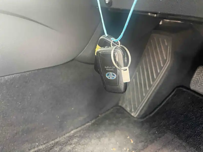 TOYOTA C-HR G Thumbnail 21