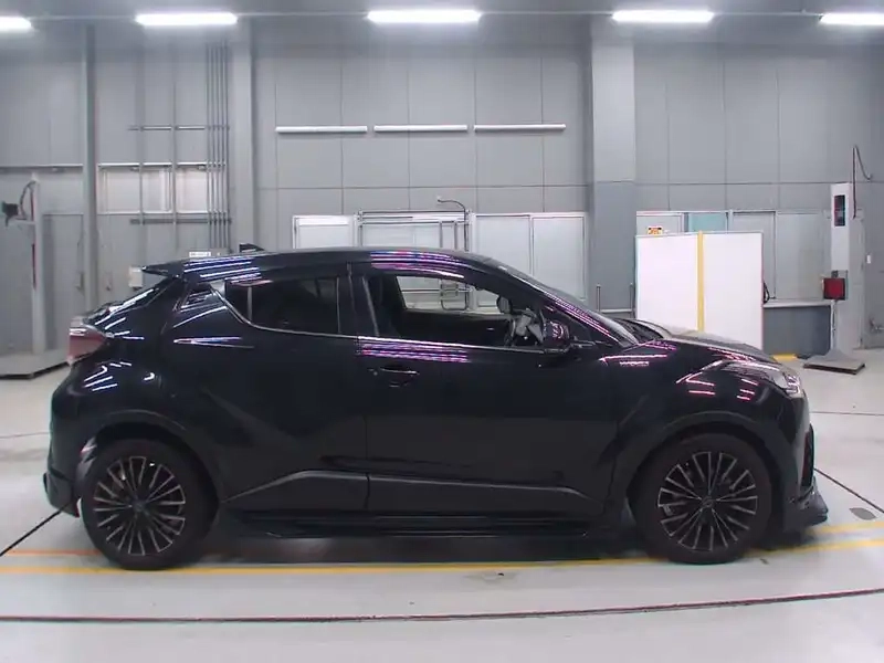 TOYOTA C-HR G Thumbnail 4