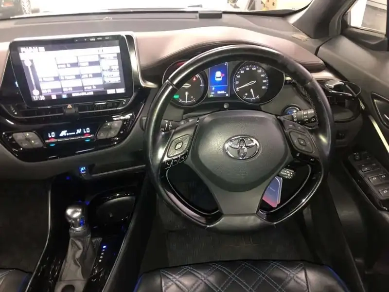 TOYOTA C-HR G Thumbnail 8