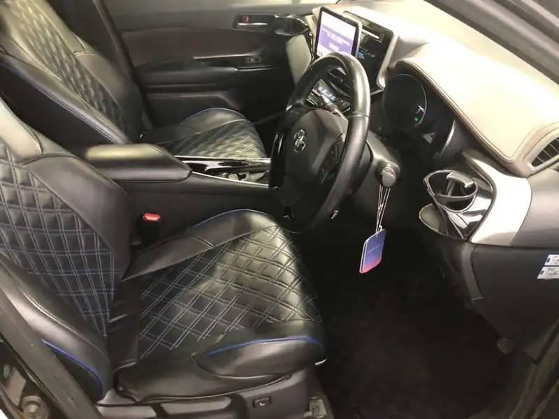 TOYOTA C-HR G Thumbnail 5