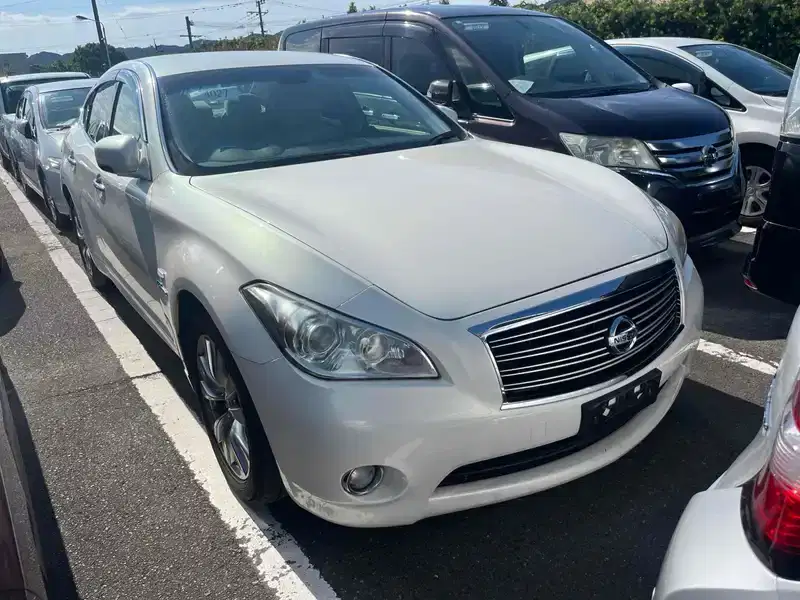 2013 Nissan Fuga Hybrid