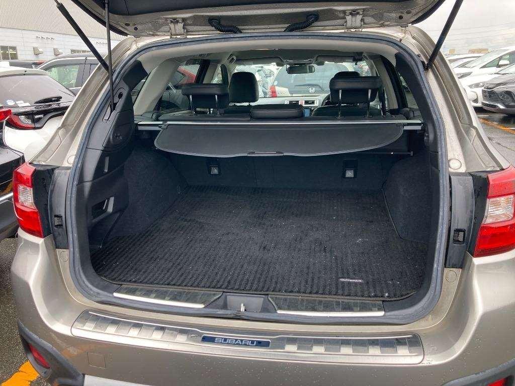 SUBARU LEGACY OUTBACK LIMITED 4WD Image 9