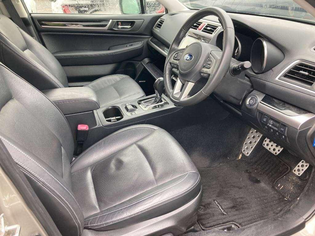 SUBARU LEGACY OUTBACK LIMITED 4WD Image 4
