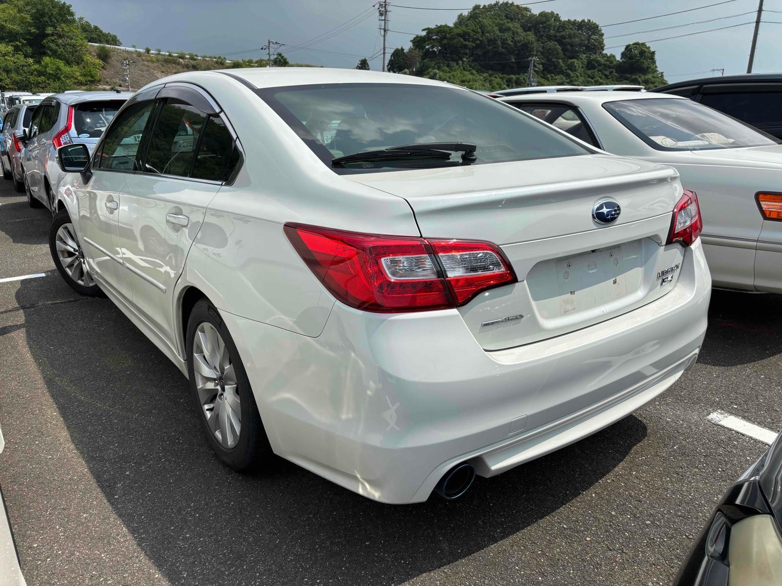 SUBARU LEGACY B4 B4 4WD Image 2