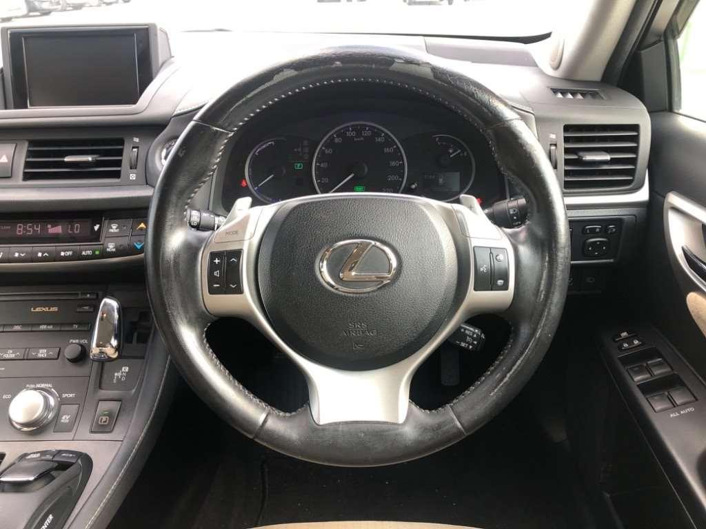 LEXUS CT CT200H VERSION C Image 6