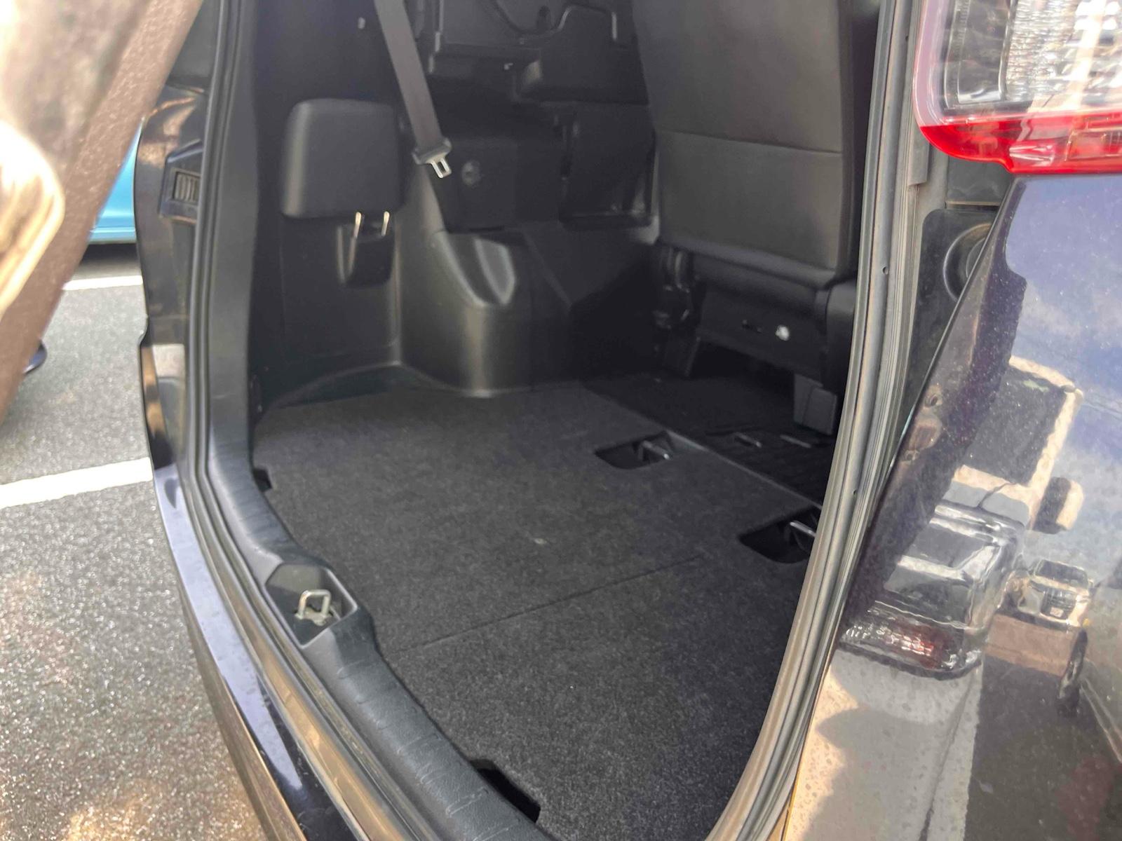TOYOTA ESQUIRE HYBRID GI Image 18