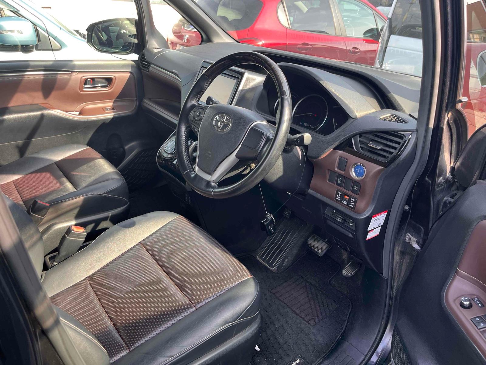 TOYOTA ESQUIRE HYBRID GI Image 9