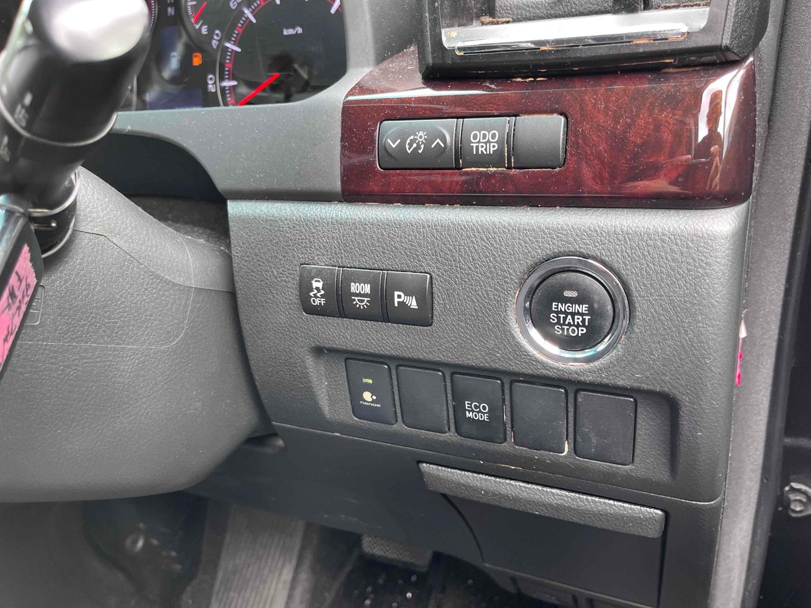 TOYOTA VELLFIRE 2.4Z Image 13