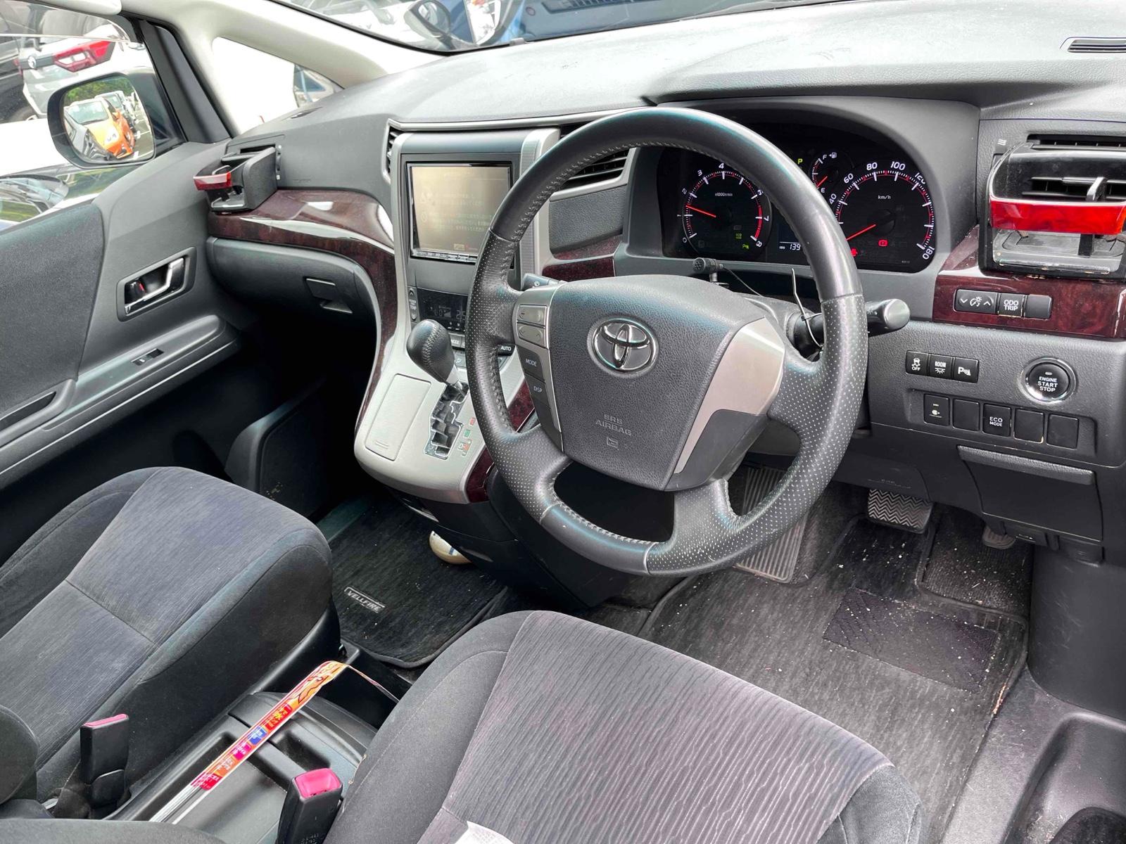 TOYOTA VELLFIRE 2.4Z Image 3