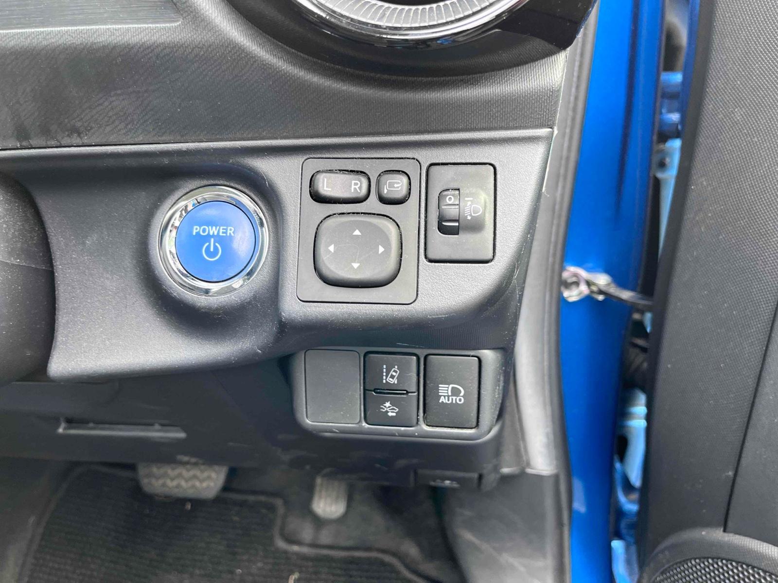 TOYOTA AQUA GSOFT LEATHER SELECTON Image 13