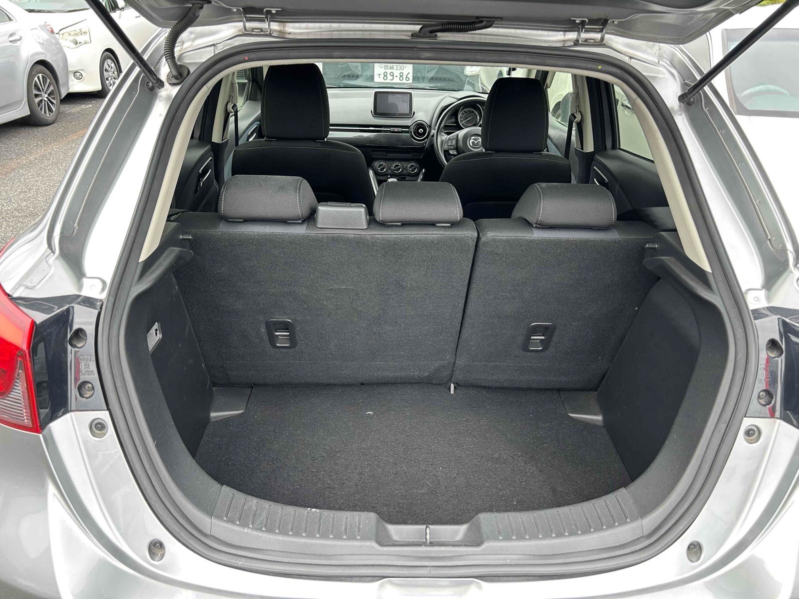 MAZDA DEMIO 13S Image 6